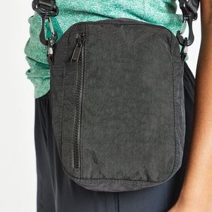 Oiselle x Baggu cross body sport bag special edition